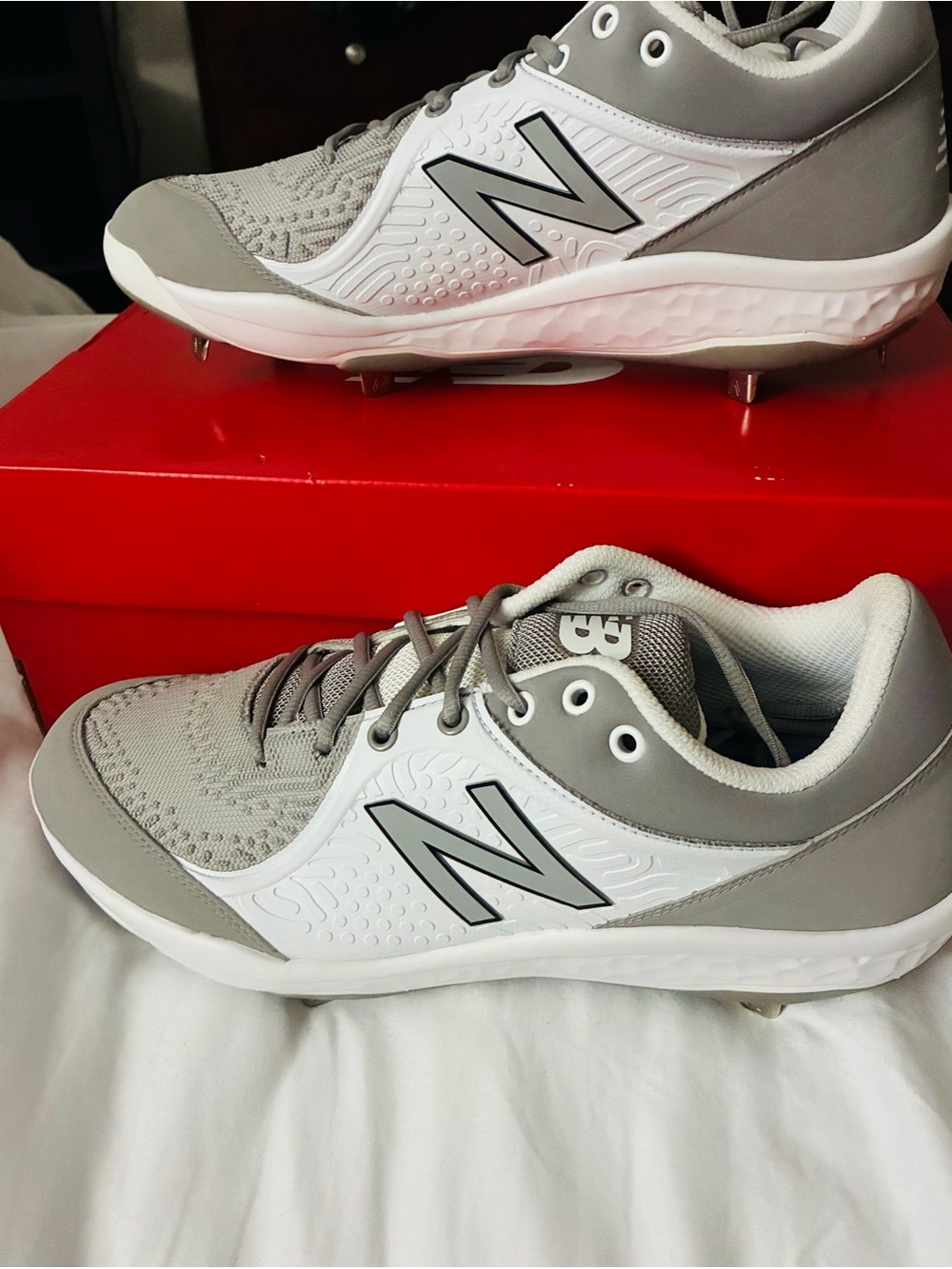 New Balance Kids Gray and White Baseball Cleats Sneakers